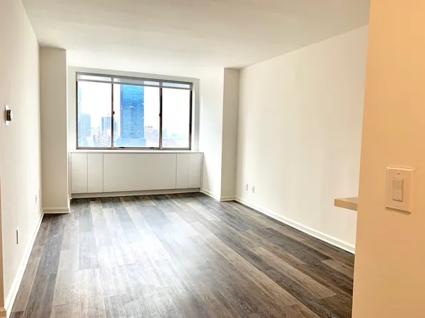 520 West 43rd Street image 1 of 27