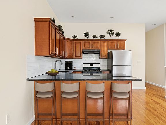 3rd image of 31 Wyona St #2