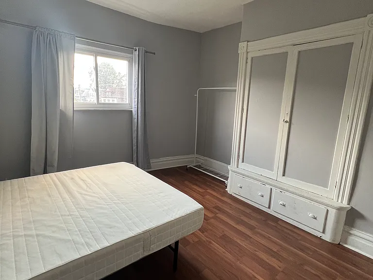 627 College St #1 — Photo 31