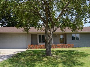 1802 E 33rd Ave, Hutchinson, KS 67502
