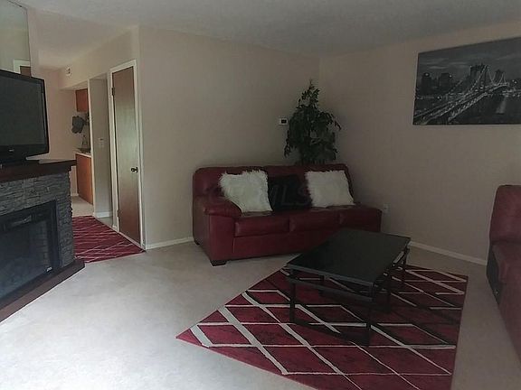 3rd image of 253 Cross Wind Dr