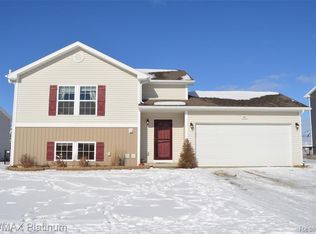3617 Amber Oaks Dr, Howell, MI