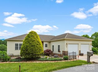 29 Village East Ct, Asheville, NC 28805