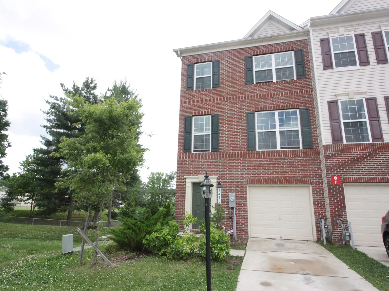 4 bed, 2200 sqft, $3,100 — Photo 1
