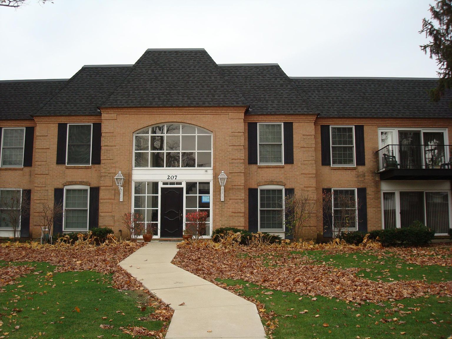 207 W Park Ave APT 205, Libertyville, IL 60048 | Zillow