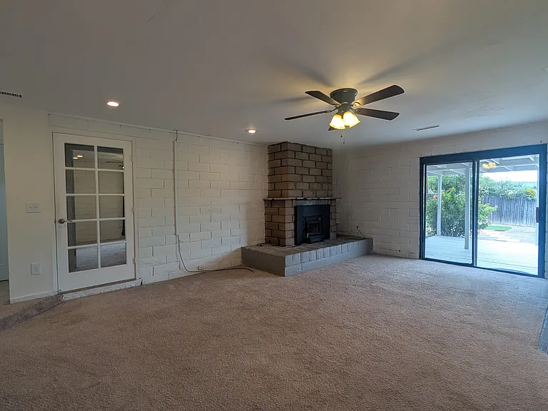 1514 N Elaine Way — Photo 8