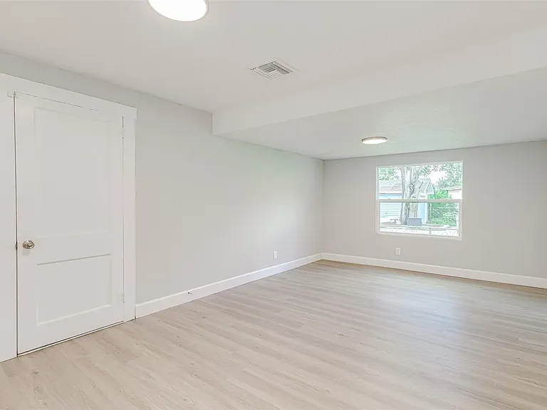 159 Avenue G SE — Photo 9