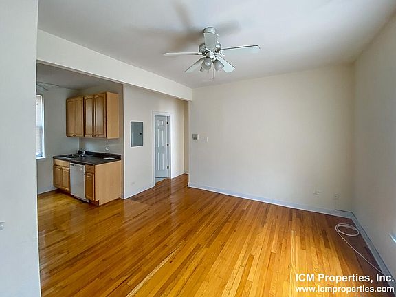 5th image of 857 W Cornelia Ave #3NN