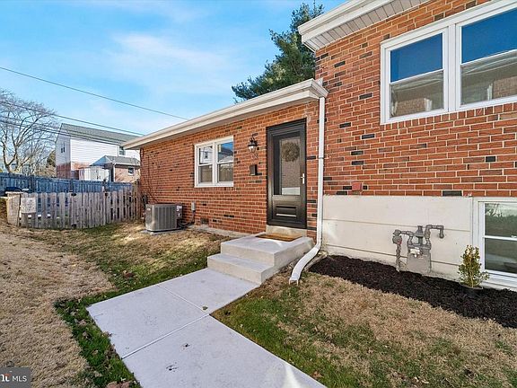 3rd image of 19 Juniper Rd