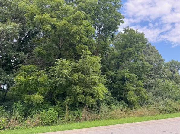 84 Eskir Ln, Crown Point, IN 46307