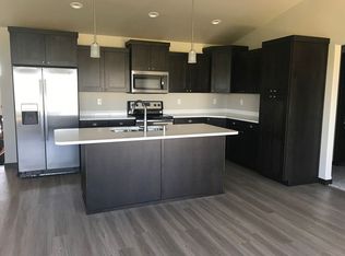 1120 Lilac Ln, Moorhead, MN