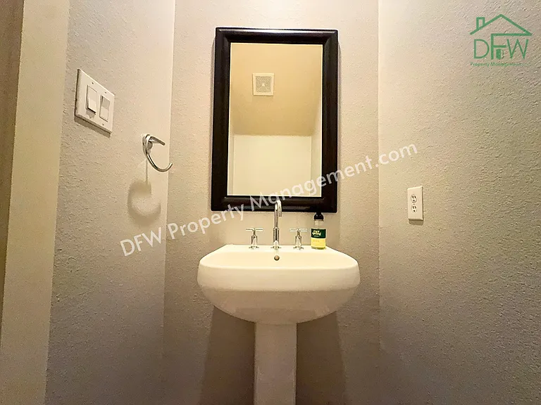 4317 Cedar Springs Rd #E — Photo 11