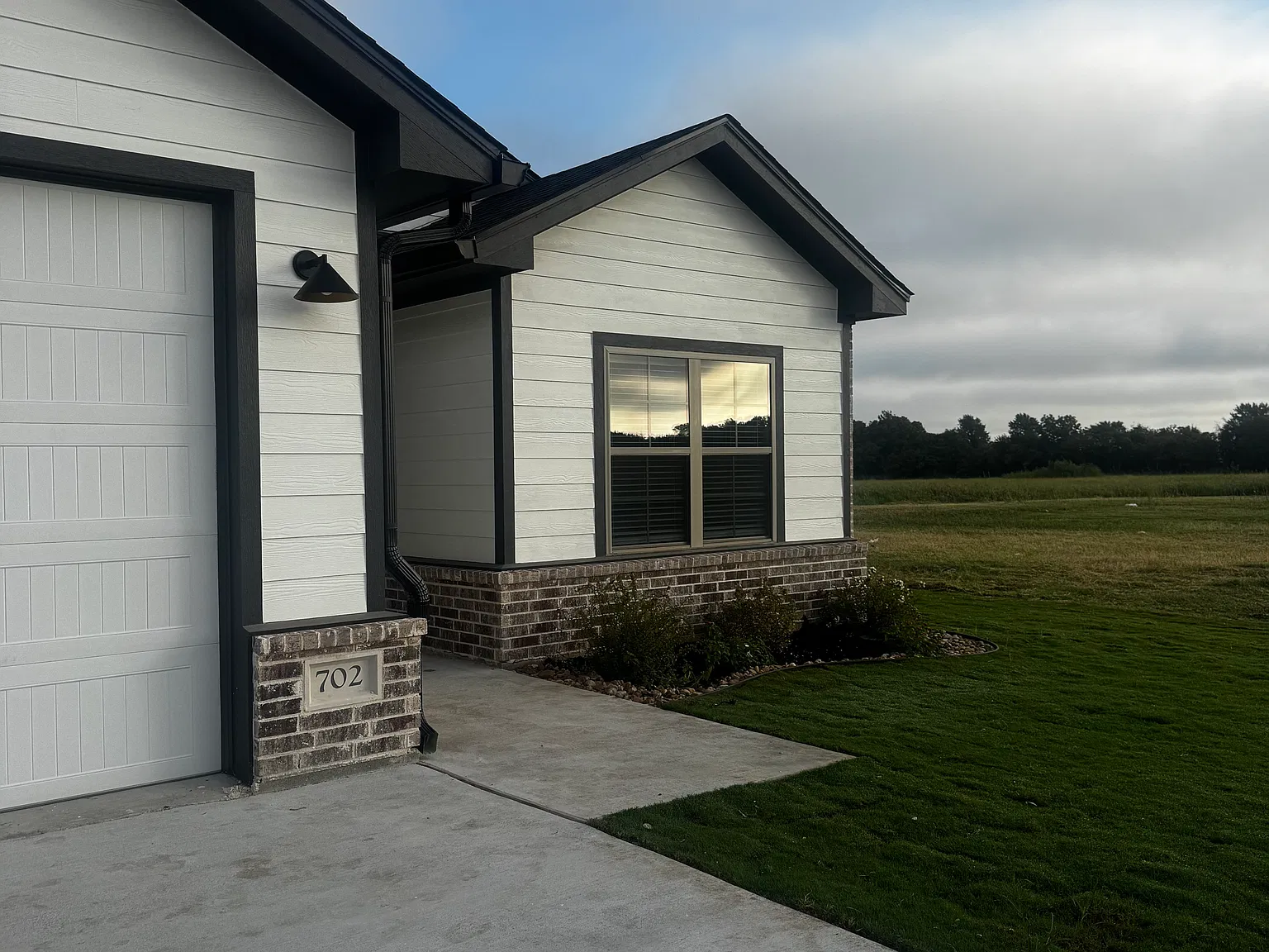 3 bed, $2,200 — Photo 1