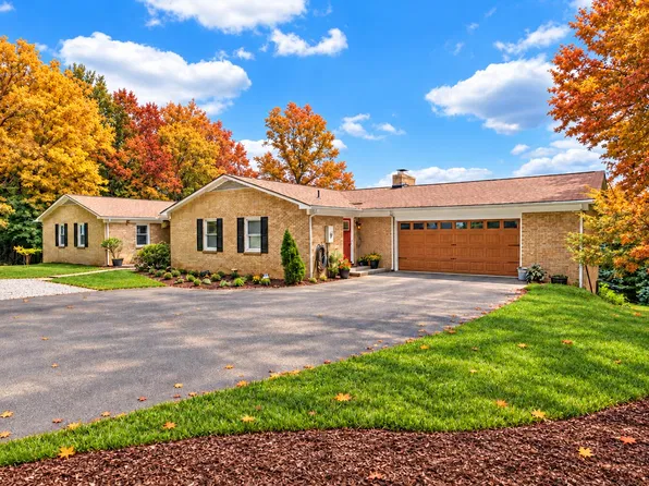 4800 Wade Rd, Roanoke, VA 24018