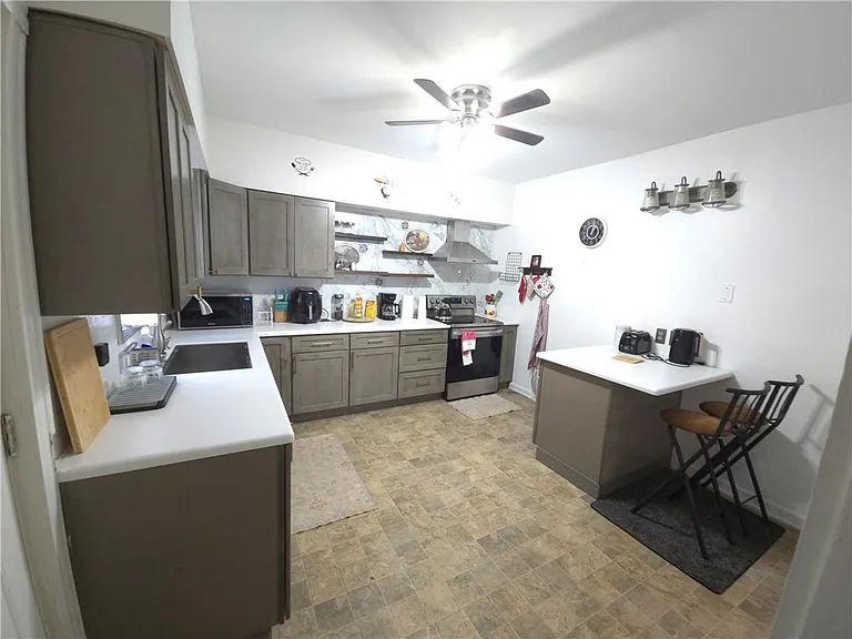 30 Flanders St — Photo 4