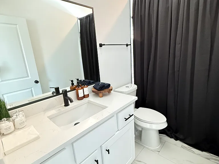 5527 Denmark St #B — Photo 41
