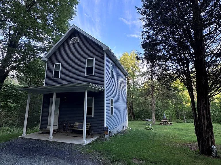 130 Hidden Spur Rd E — Photo 3