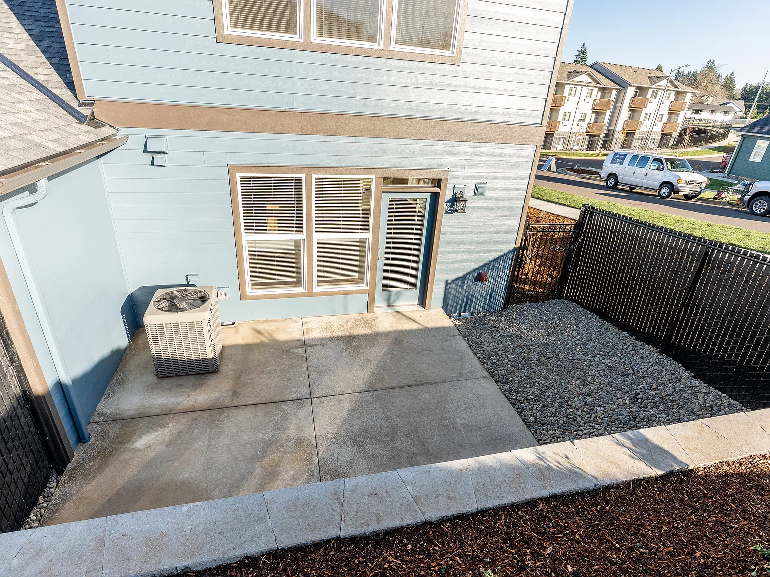 3 bed, 2.5 bath, 1613 sqft, $2,550 — Photo 3
