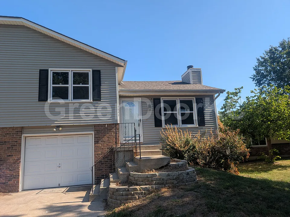 13843 S Constance Ct