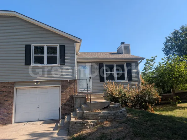 13843 S Constance Ct, Olathe, KS 66062