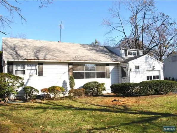 335 Lacey Dr, New Milford, NJ 07646