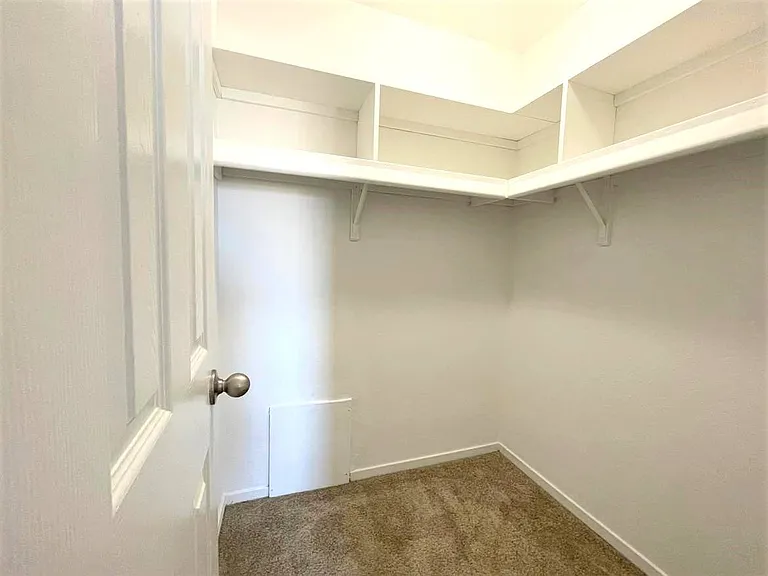 Thornridge Apartments — Photo 48
