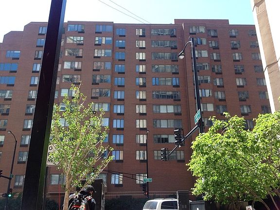 4th image of 801 S Plymouth Ct APT 1005