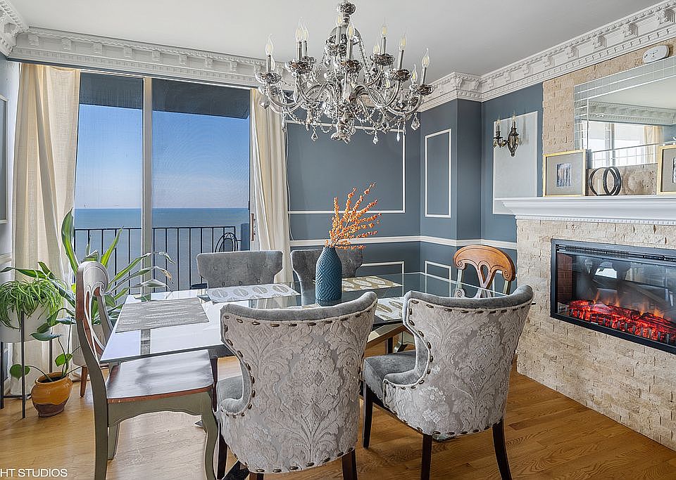 Dining room with fireplace 