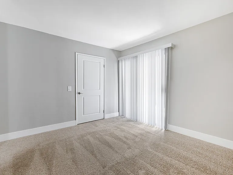 310 Jefferson Apartments — Photo 9