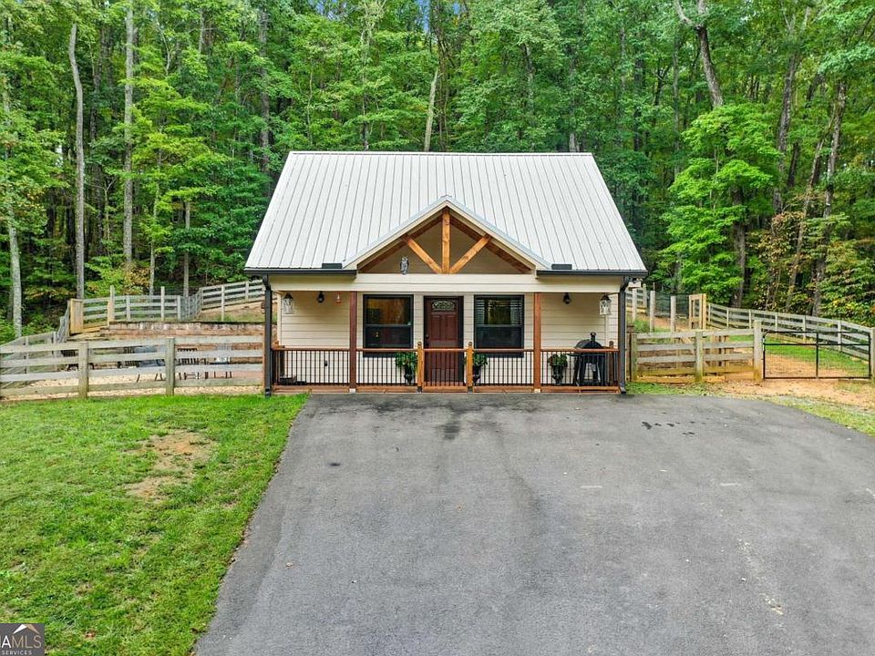 1st image of 415 Woods Rd