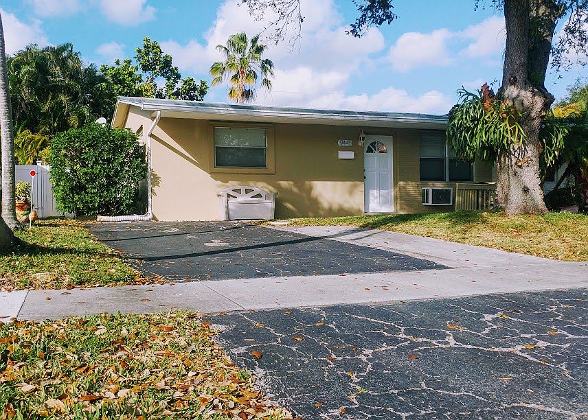 1st image of 9445 SW 51st Ct