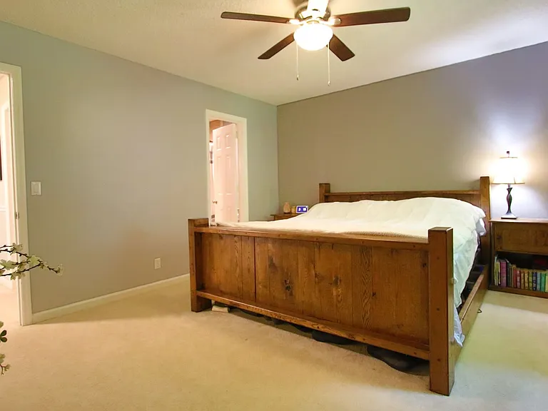 702 Fox Ridge Dr — Photo 9