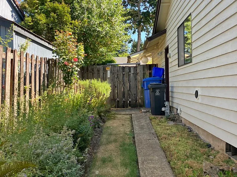 1325 Elser Dr SE — Photo 37