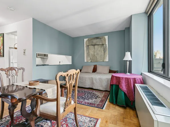 62 West 62nd Street image 2 of 9