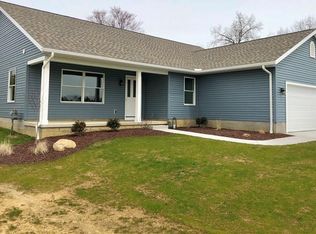 307 Spruce St, Barberton, OH 44203