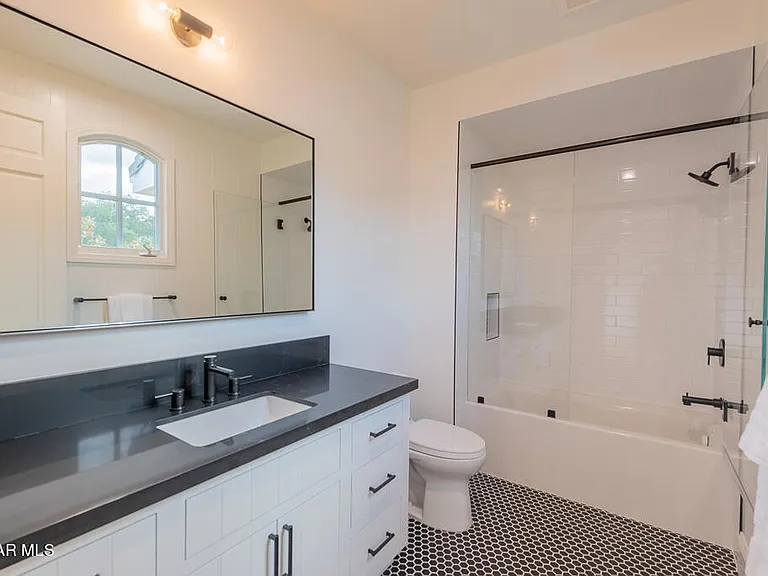 2390 Crombie Ct — Photo 33