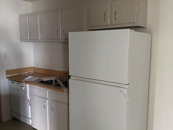 5th image of 9080 Pettit Rd