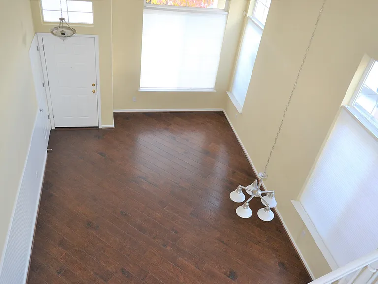 1336 Tiffany Dr — Photo 5