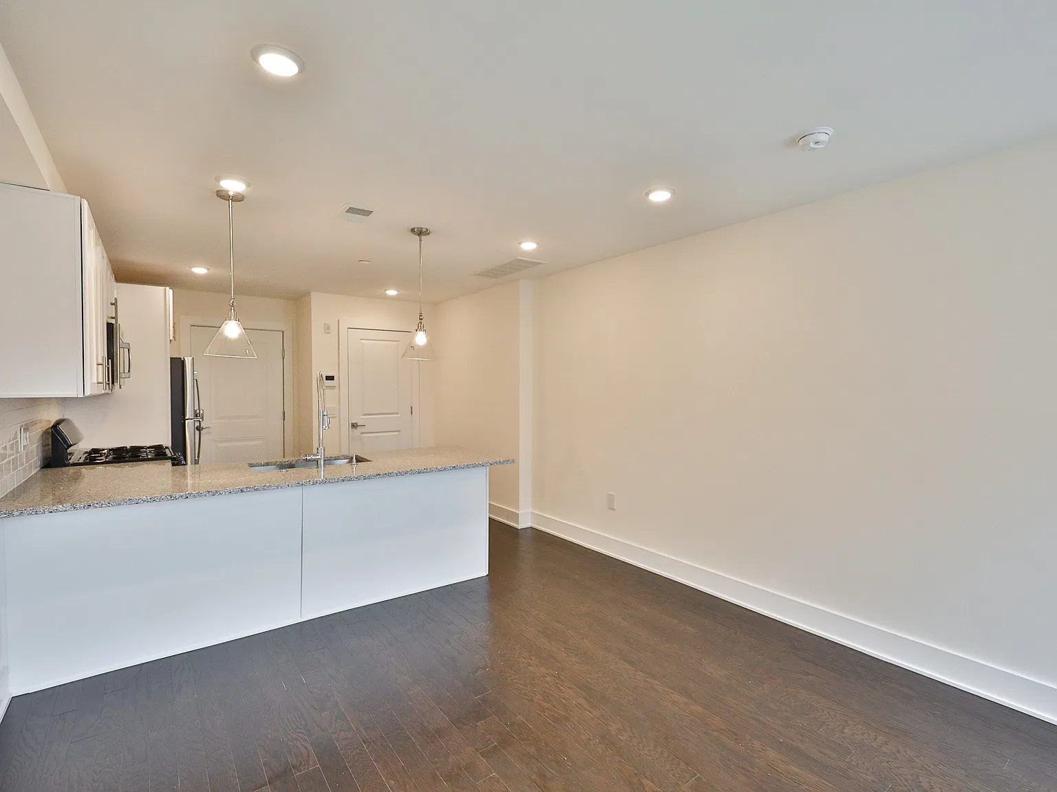 2 bed, 1347 sqft, $1,875 — Photo 3