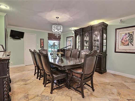 4th image of 306 San Mateo Ct