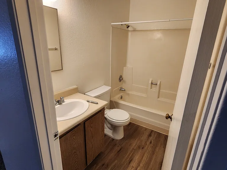 Desert Sun Apartments — Photo 11