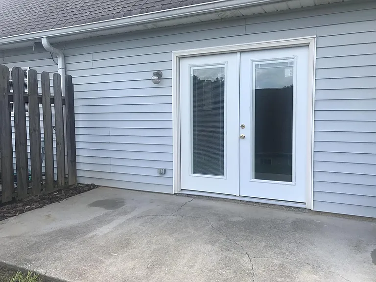 2104 Silverbrook Dr — Photo 8