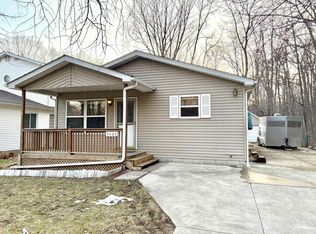 9084 Island Dr, Algonac, MI 48001