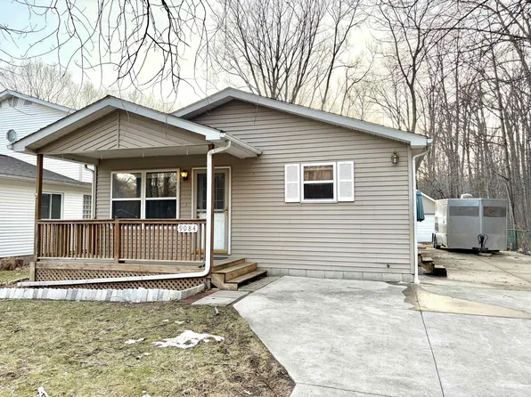9084 Island Dr, Algonac, MI 48001