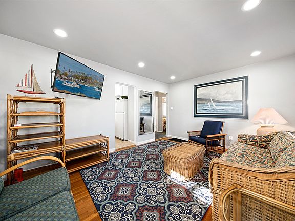 2nd image of 2859 Bayside Ln