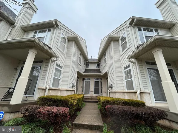 610 Dresher Woods Dr, Dresher, PA 19025