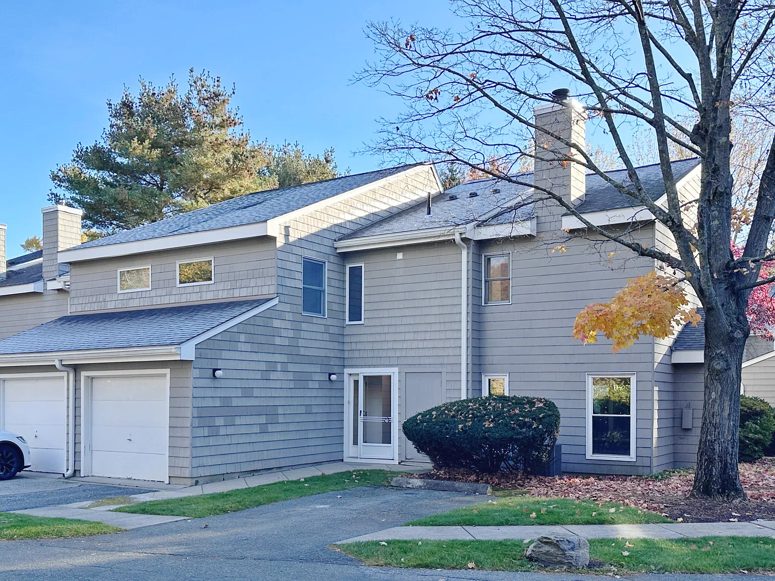 3 bed, 2.5 bath, 1840 sqft, $3,700 — Photo 2