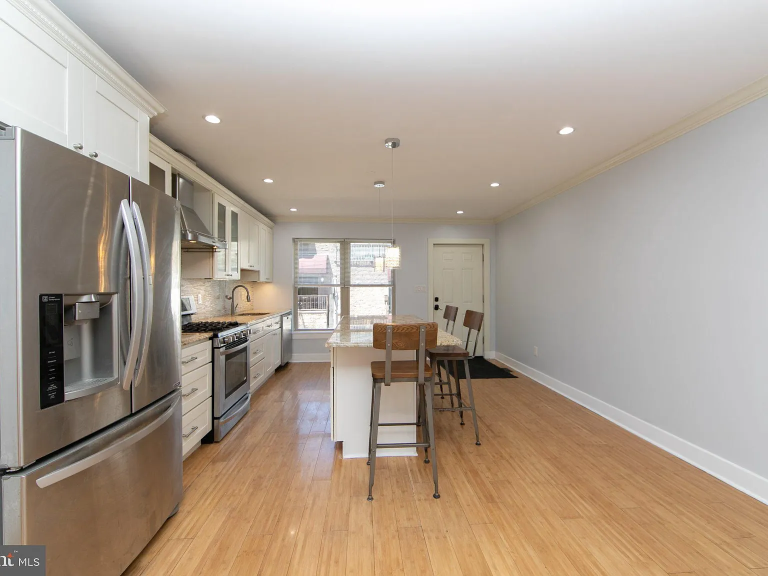 3 bed, 3.0 bath, 2175 sqft, $2,700 — Photo 3