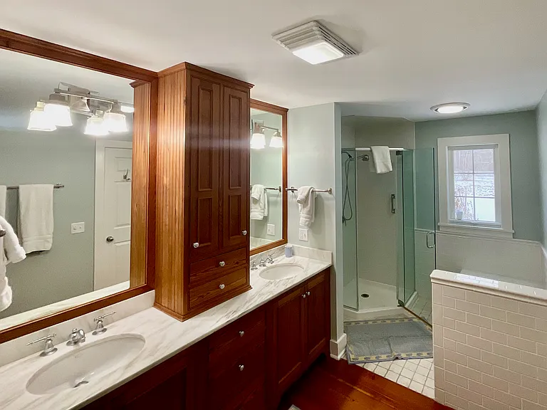 Master Bath with seperate Shower and bath tub