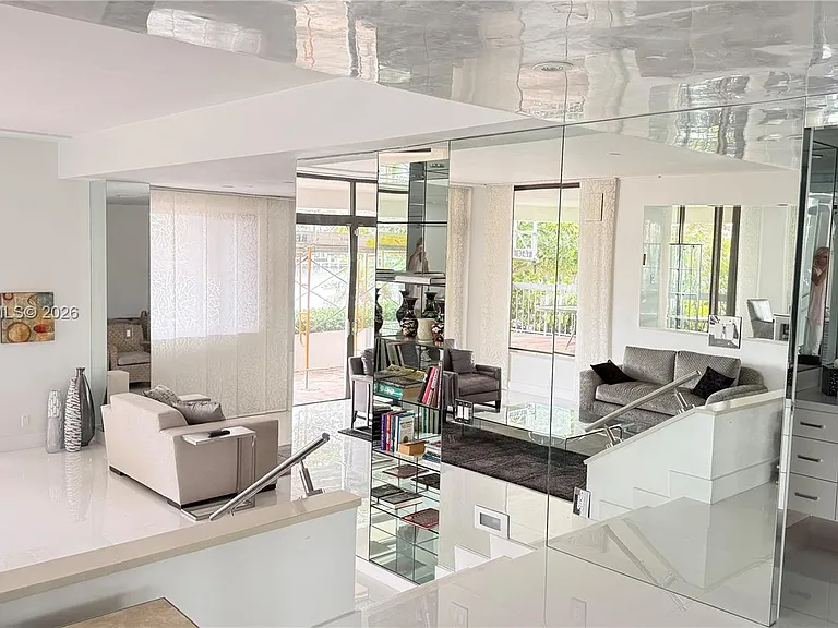 19707 Turnberry Way #Townhouse 6 — Photo 3